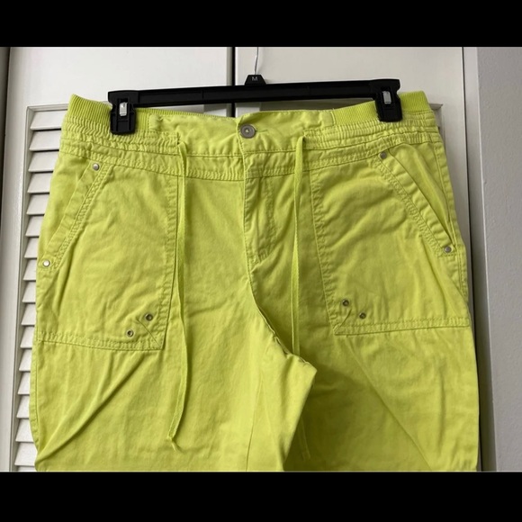 White Stag Pants - Women’s Capris/Chartreuse (Size 12)